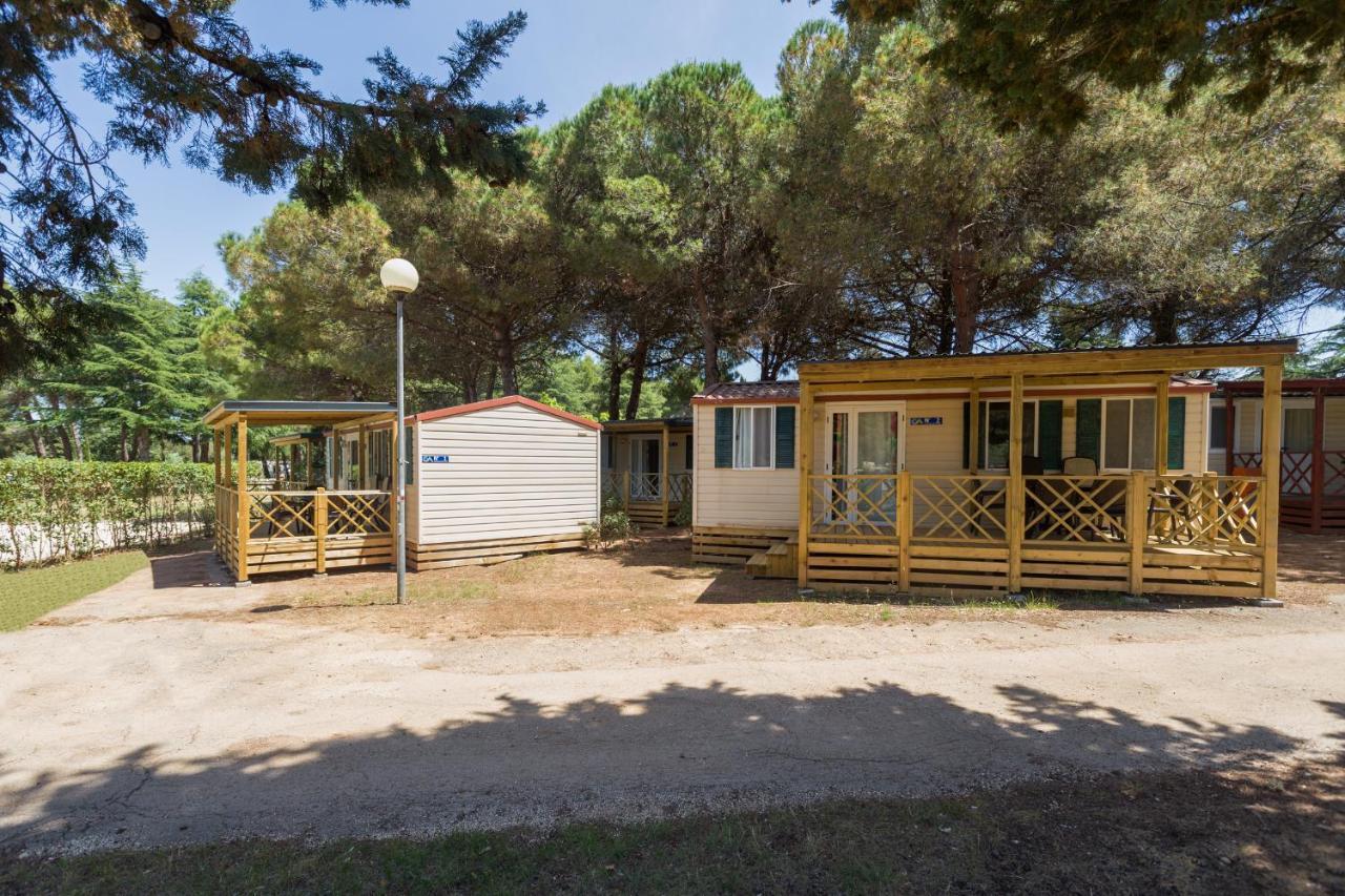 Camping Adria Mobile Homes In Brioni Sunny Camping Pula Exterior photo
